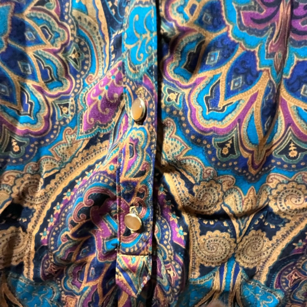 Beautiful Apt 9 Silky Blouse. Amazing Colors!!! Large - Picture 4 of 4